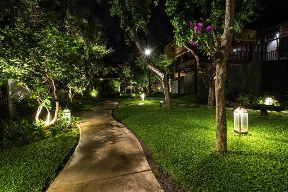 landscape lighting Houston, Texas local landscaping work by Helms Landscaping