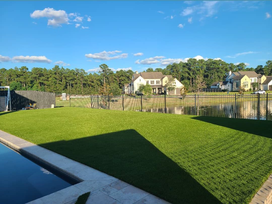 Synthetic grass is a great way for homeowners to have an attractive yard all year round without having the expense and maintenance of real plants.
